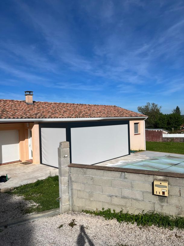 Pergola autoportée avec éclairage LED à Lavelanet