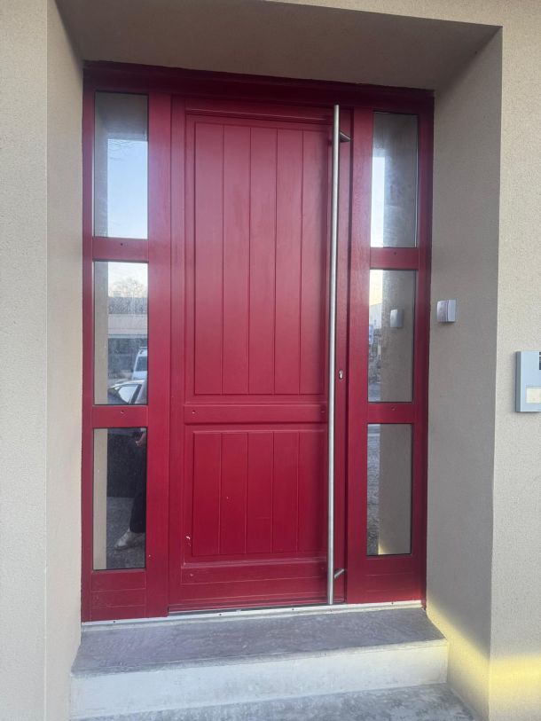 porte d'entrée avec large de couleur personnalisé à Lavelanet