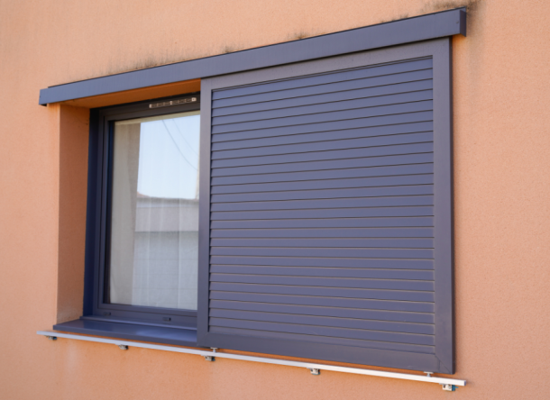 installation de volets battants traditionnels sur mesure à  Lavelanet