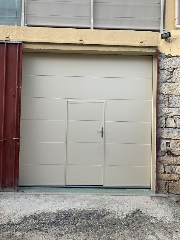 Porte de garage motorisée enroulable à Lavelanet