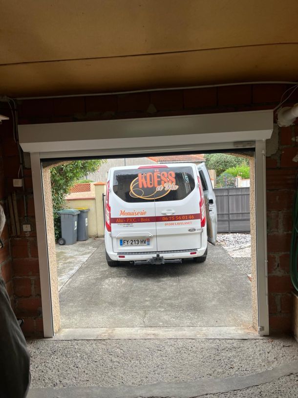 Installation artisanale de porte de garage enroulable à Lavelanet