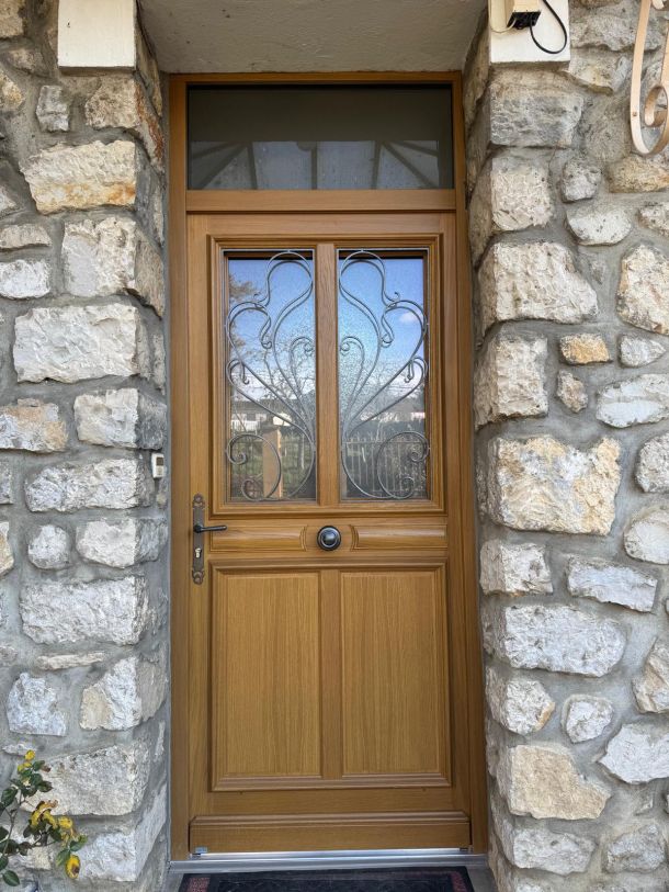 porte d'entrée sur mesure en bois style ancien