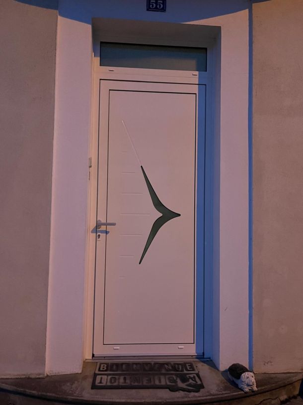 porte d'entrée avec motif personnalisé sur mesure à Lavelanet