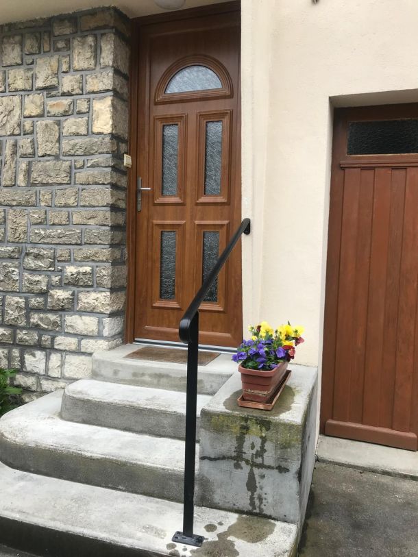 porte en bois massif de qualité à Lavelanet